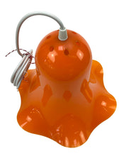 Lade das Bild in den Galerie-Viewer, Flower-shaped lamp pendant from the 70s, orange plastic, rim with a wave look.