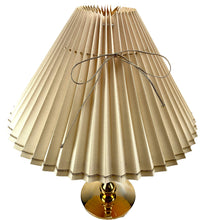 Load image into Gallery viewer, Beige pleated lampshade with a gold base on a white background