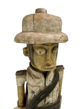 Lade das Bild in den Galerie-Viewer, Wooden sculpture of a face with a hat on a white background