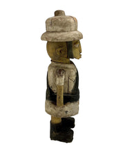 Lade das Bild in den Galerie-Viewer, Wooden figurine with a hat on a white background