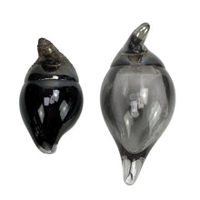 Load image into Gallery viewer, Two black and gray glass birds on a white background