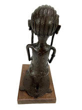 Lade das Bild in den Galerie-Viewer, Bronze sculpture of a seated figure on a white background

