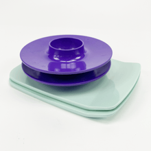 Lade das Bild in den Galerie-Viewer, Purple lid and light blue trays on a white background
