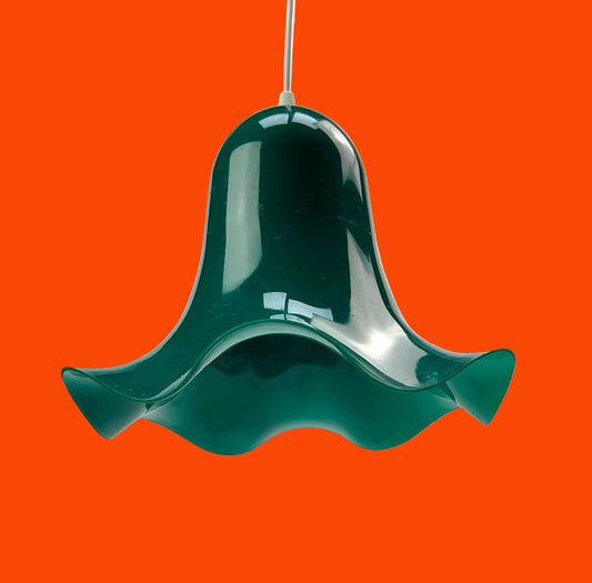 Flower-shaped lamp pendant from the 70s, green plastic, rim with a wave look.