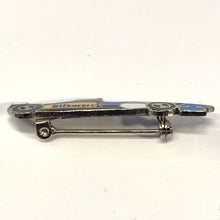 Load image into Gallery viewer, Vintage Benetton F1 Nigel Mansell Keyring and Badge
