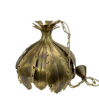 Load image into Gallery viewer, Decorative brass pendant light on a white background
