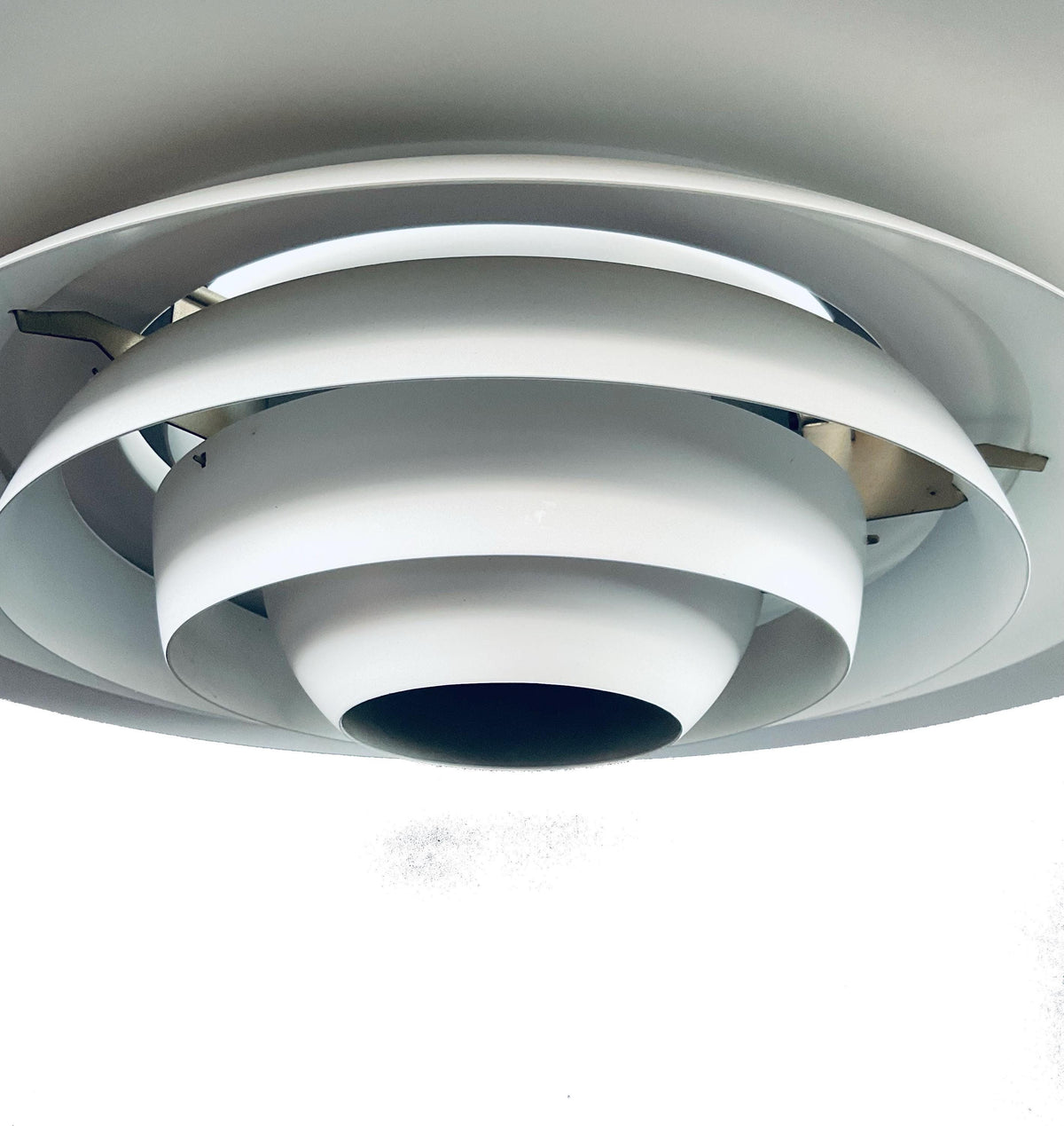 Preben Fabricius and Jorgen Kastholm pendant lamp of white lacquered metal, diameter 55 cm.