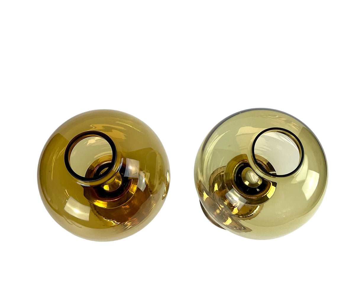 Hurricane light "Claudia" in brass and glass top in amber color. 2 pcs.