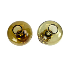 Indlæs billede til gallerivisning Hurricane light "Claudia" in brass and glass top in amber color. 2 pcs.
