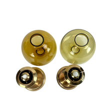 Indlæs billede til gallerivisning Hurricane light "Claudia" in brass and glass top in amber color. 2 pcs.
