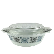 Load image into Gallery viewer, JAJ Pyrex Casserole Dish, Vintage Round Chelsea pattern, Pyrex Model 513 - MOJO Shop
