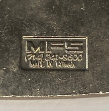 Load image into Gallery viewer, Vintage Benetton F1 Nigel Mansell Keyring and Badge - MOJO Shop
